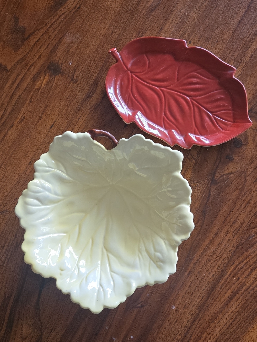 Leaf-Shaped Ceramic Serving Bowls in Red and Cream Vintage Leaf Maple Oak